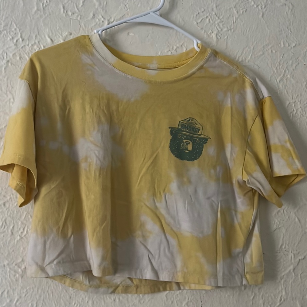 Yellow and white tie dye Smokey bear cropped tee Forever 21, size small